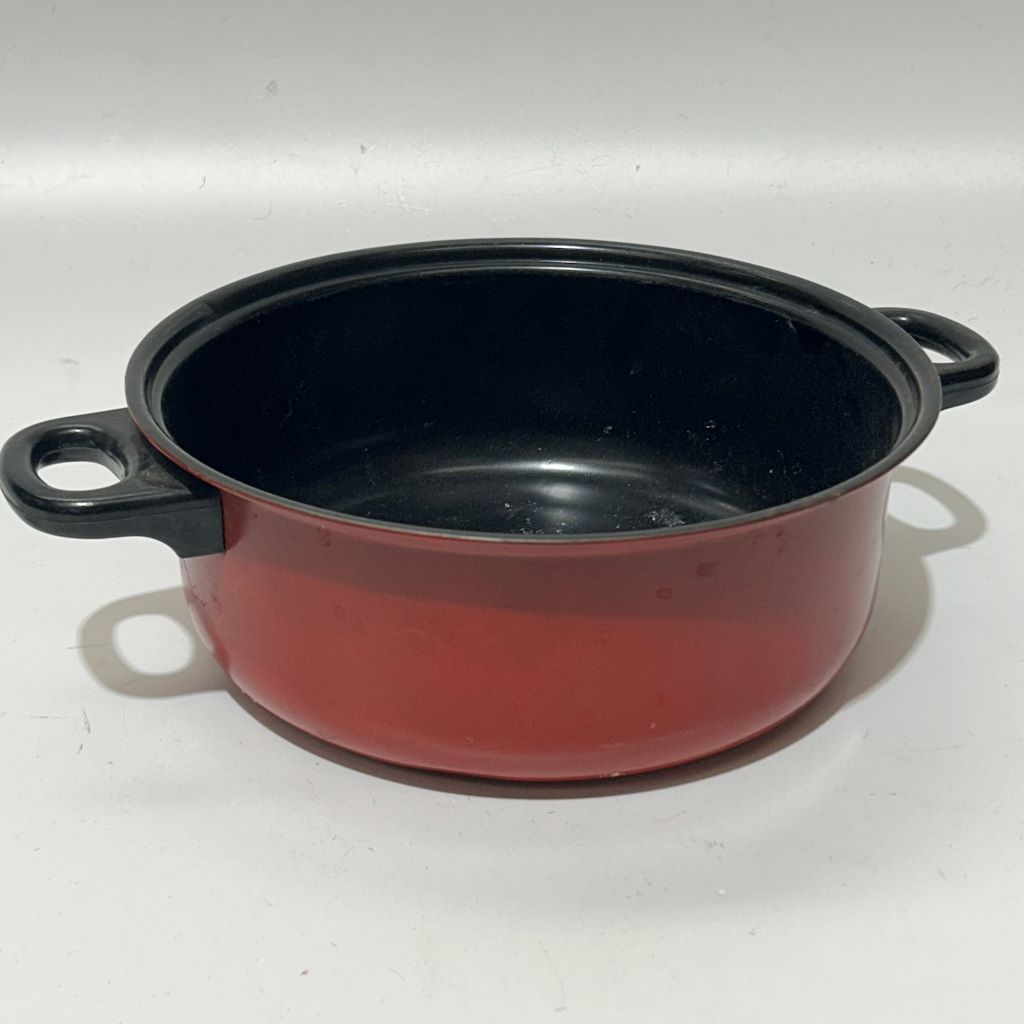 POT Red w Black Handles Stock or Casserole Dish 26cmD x 10cmH
